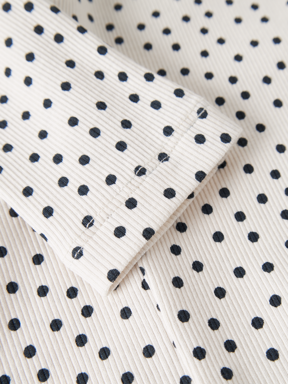 model_shot-front_full